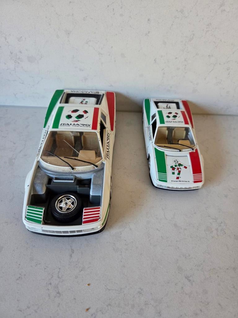 Burago auto 1:18 + 1:24 - Italia '90, Hobby en Vrije tijd, Modelauto's | 1:18, Ophalen of Verzenden, Gebruikt, Bburago