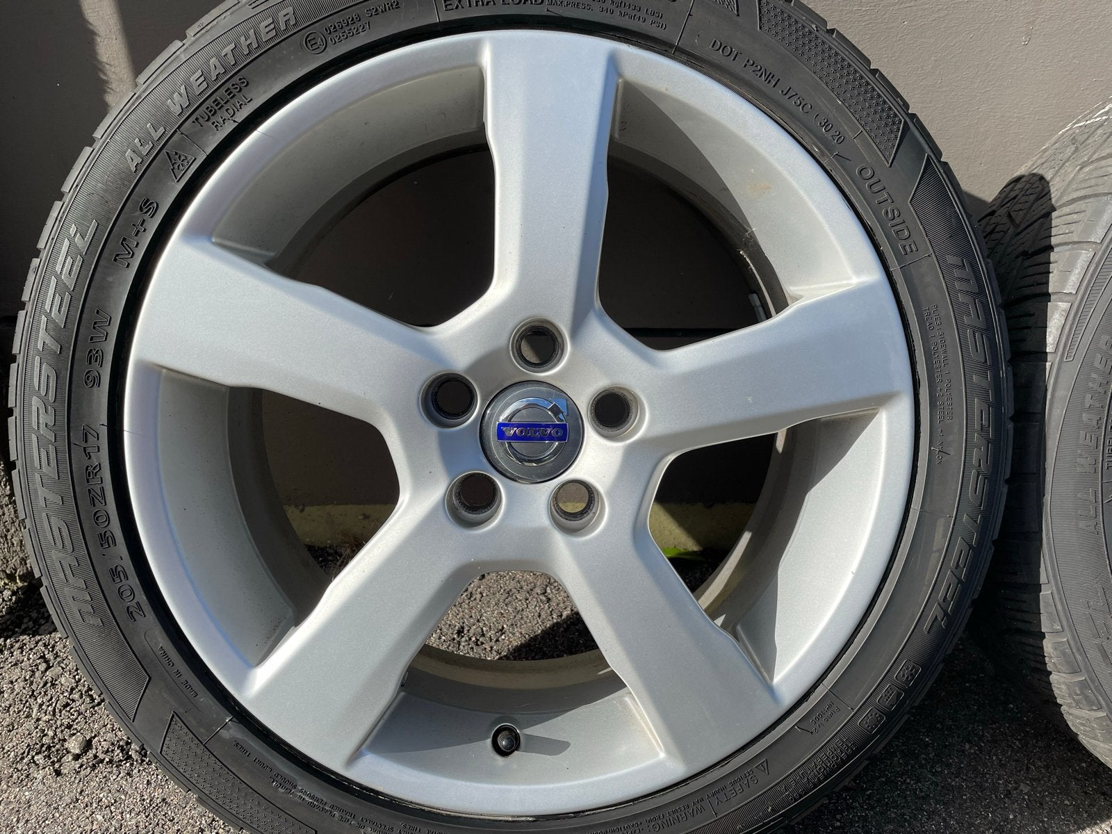 Volvo 17 inch velgen met All-Season banden C30 S40 V50 Focus, Ophalen, Gebruikt, Banden en Velgen, 17 inch