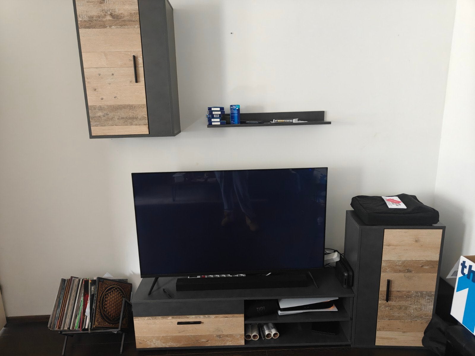 Modern TV-meubel set met wandkasten en plank, Huis en Inrichting, Ophalen, Gebruikt, 100 tot 150 cm, 150 tot 200 cm