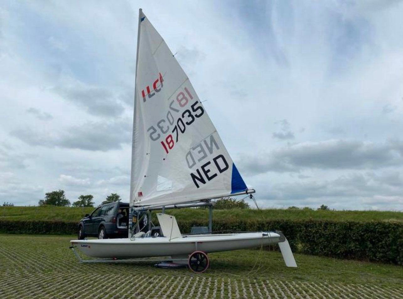 ILCA-Laser radiaal en 4.7 met weg- en strandtrailer, Watersport en Boten, Ophalen, Gebruikt, Grootzeil, Minder dan 15 m²