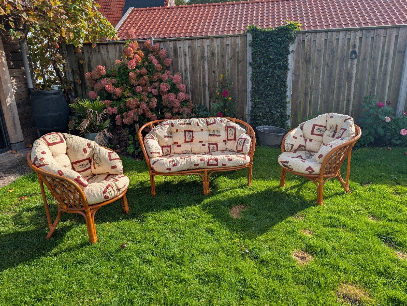 Vintage rotan zitgroep: bank en 2 fauteuils met kussens, Ophalen