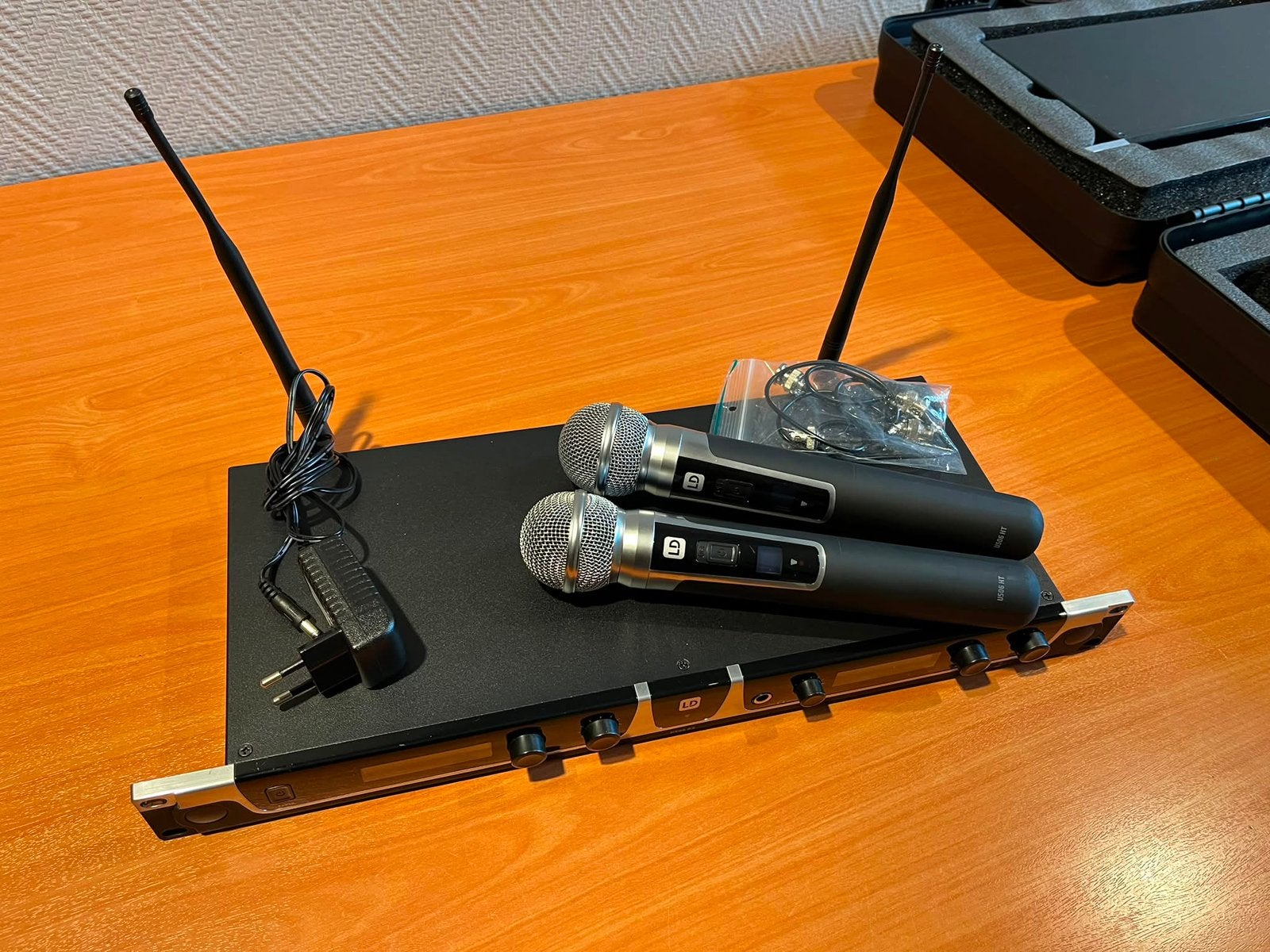LD systems U506 handheld set van 2, Muziek en Instrumenten, Microfoons, Ophalen, Zo goed als nieuw, Zangmicrofoon, Draadloos