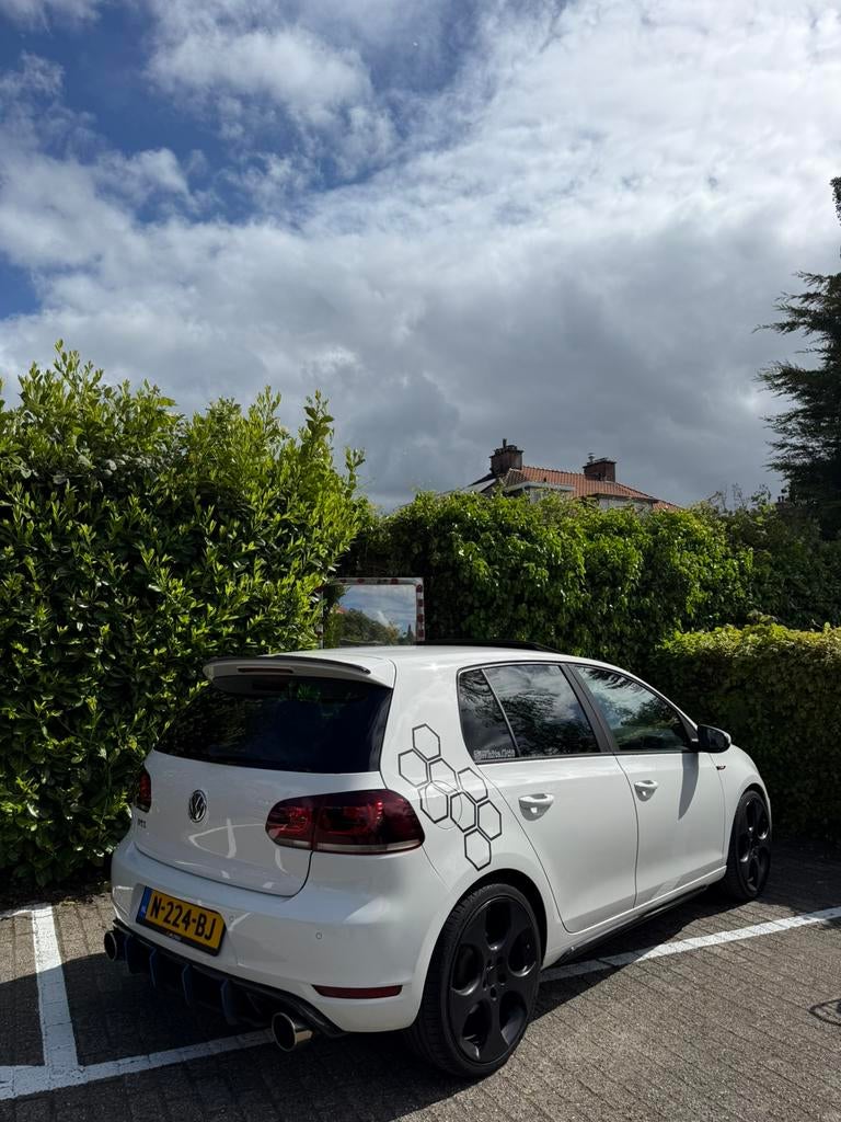 Volkswagen Golf 6 GTI 2.0 155KW DSG 2009 Candy white, Stof, 4 cilinders, 14 km/l, 1314 kg