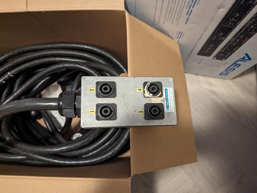 4-kanaals Speakon multicore 10m met breakoutbox Omega Sound, Muziek en Instrumenten, Kabels en Stekkers, Gebruikt, Apparatuur