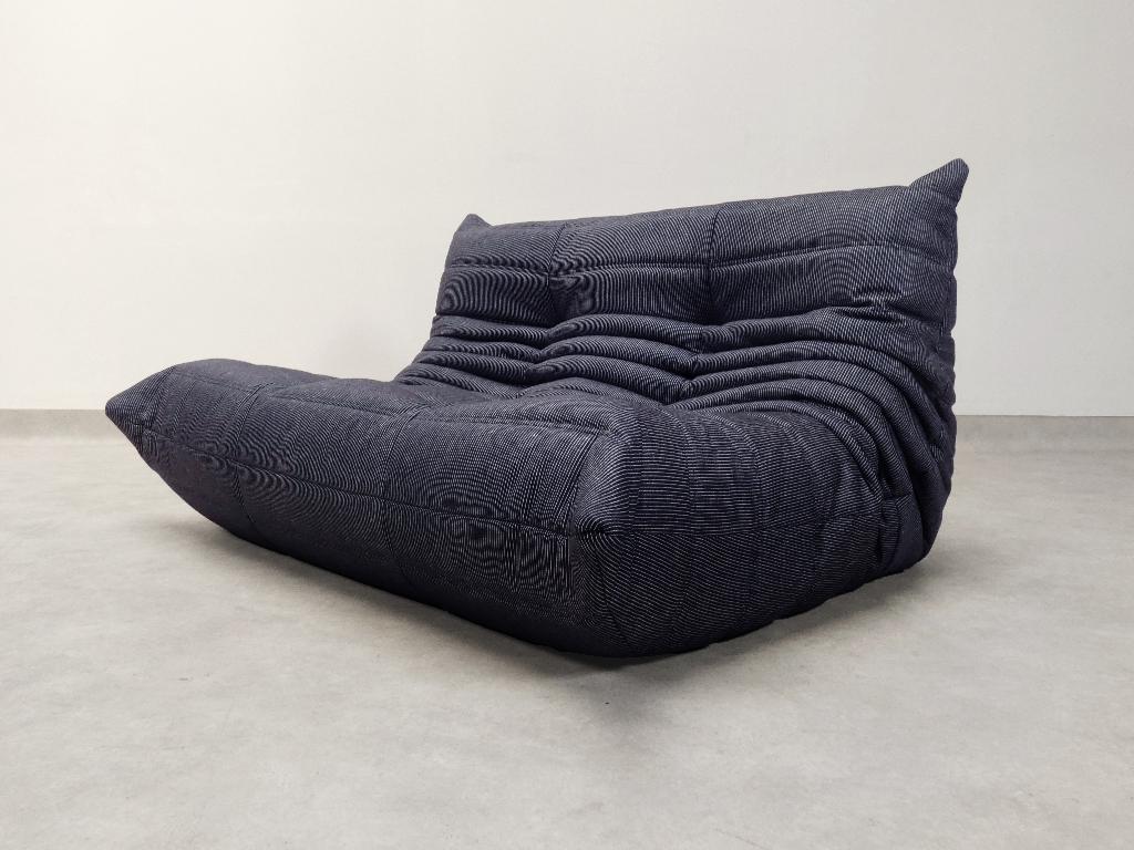 Ligne Roset Togo set - 2 seater - blue pinstripe fabric, Huis en Inrichting, Banken | Sofa's en Chaises Longues, Zo goed als nieuw