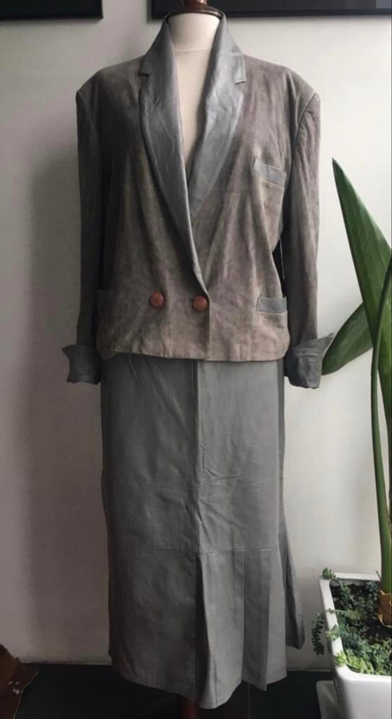 Prachtig suède leren damespak Dalexander Italië handwerk, Kleding | Dames, Maat 38/40 (M), Kostuum of Pak, Ophalen of Verzenden