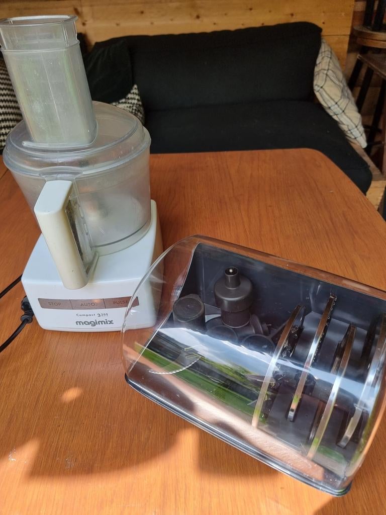 Magimix Compact 3200, met accessoires in opbergbox, Witgoed en Apparatuur, Keukenmixers, Ophalen of Verzenden, Zo goed als nieuw