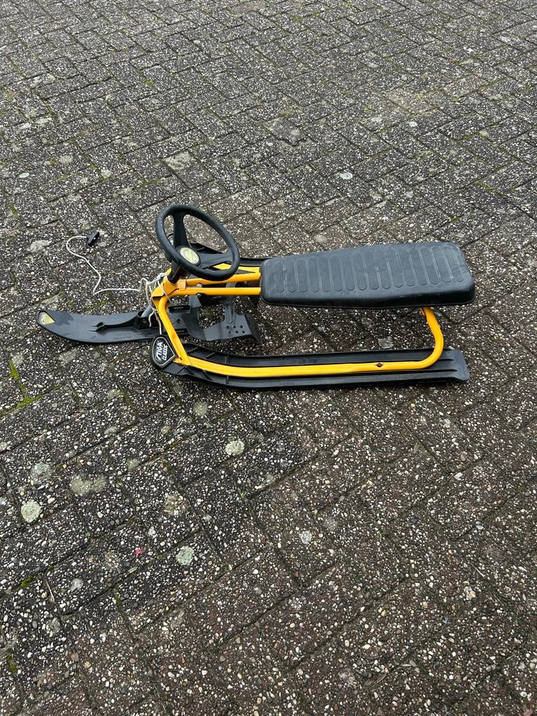 Slee met stuur en rem - Plezier in de sneeuw!, Ophalen of Verzenden, Gebruikt, Overige merken
