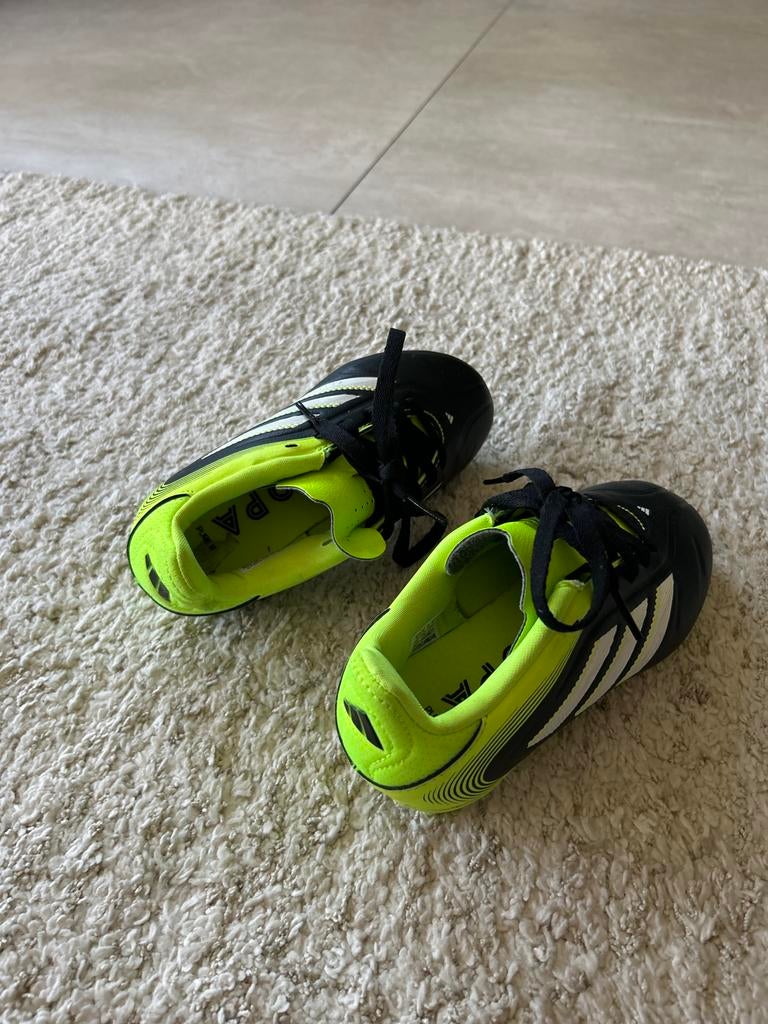 Kinder voetbalschoenen maat 30, Maat XS of kleiner, Schoenen, Ophalen of Verzenden, Zo goed als nieuw