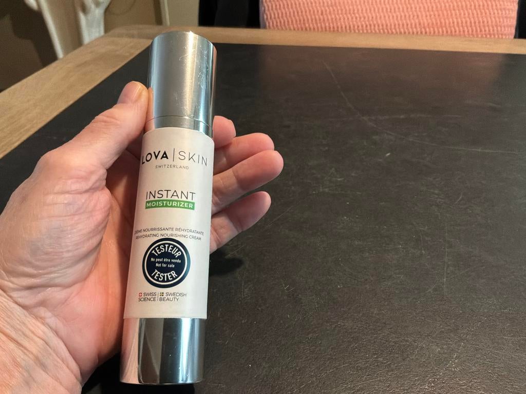 Lova skin instant moisturizer  hydratherende creme, Ophalen of Verzenden, Nieuw, Gehele gezicht
