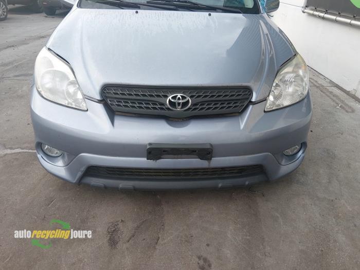 Voorbumper van een Toyota Matrix, Gebruikt, -, -, Bumper