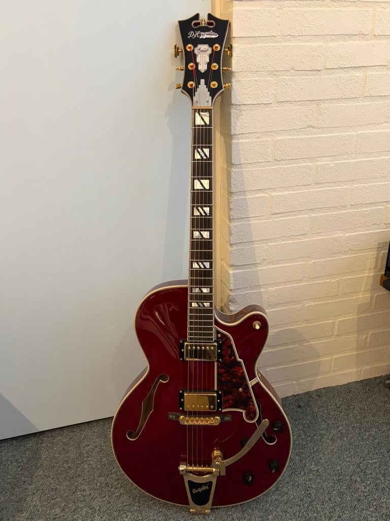D'Angelico Excel Wine red bigsby elektrische gitaar., Muziek en Instrumenten, Ophalen, Zo goed als nieuw, Hollow body, Overige merken