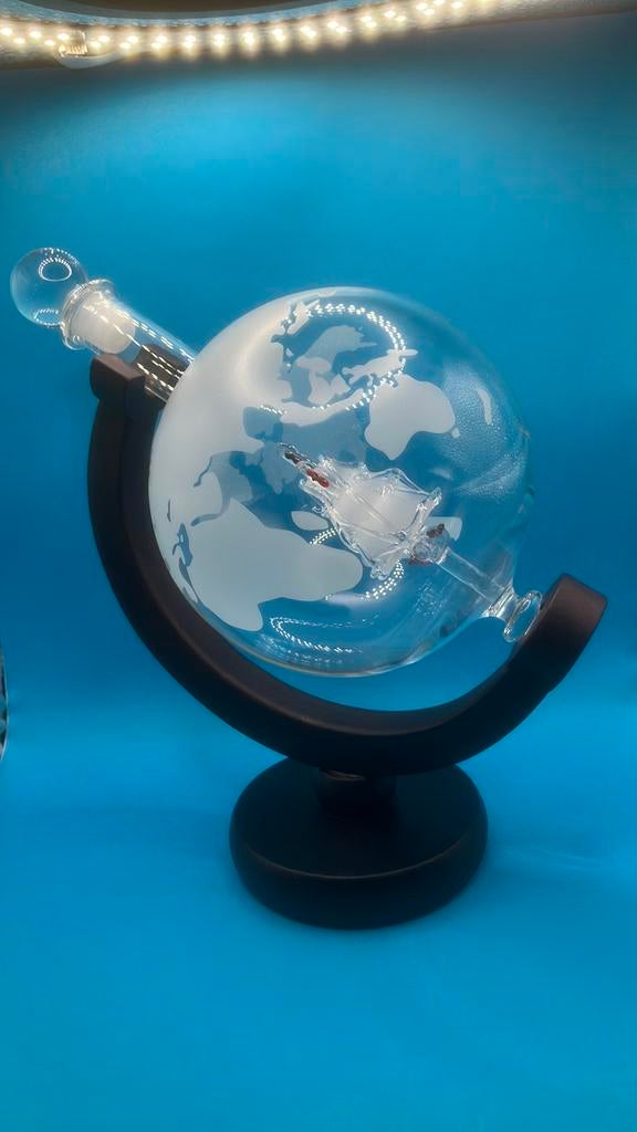 Mikamax globe whiskey decanter., Huis en Inrichting, Woonaccessoires | Wereldbollen, Ophalen of Verzenden, Zo goed als nieuw