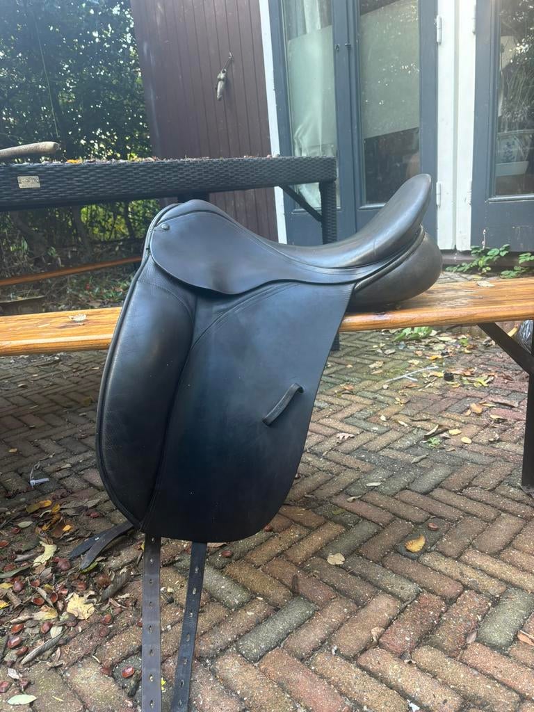 County dressuurzadel 17,5 inch, Dieren en Toebehoren, Paarden en Pony's | Zadels, Ophalen of Verzenden, Zo goed als nieuw, Dressuur