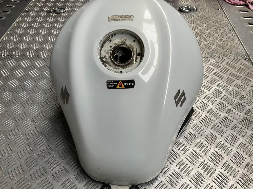 Benzine tank Suzuki GSX 1300 R (2008-2013), Motoren, Ophalen, -, -, Gebruikt