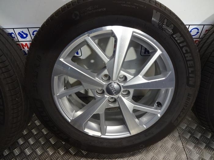Sportvelgenset + banden van een Audi Q3, 12 maanden garantie, Gebruikt, -, -