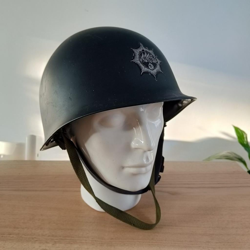 Vintage Rijkspolitie ME helm, Verzamelen, Militaria | Algemeen, Ophalen of Verzenden, Landmacht, Nederland, Helm of Baret