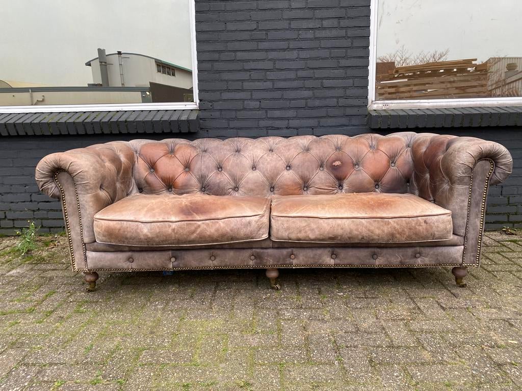 Stoere oude vintage Chesterfield bank bruin grijs, Huis en Inrichting, Ophalen of Verzenden, Zo goed als nieuw, Rechthoekig, Leer