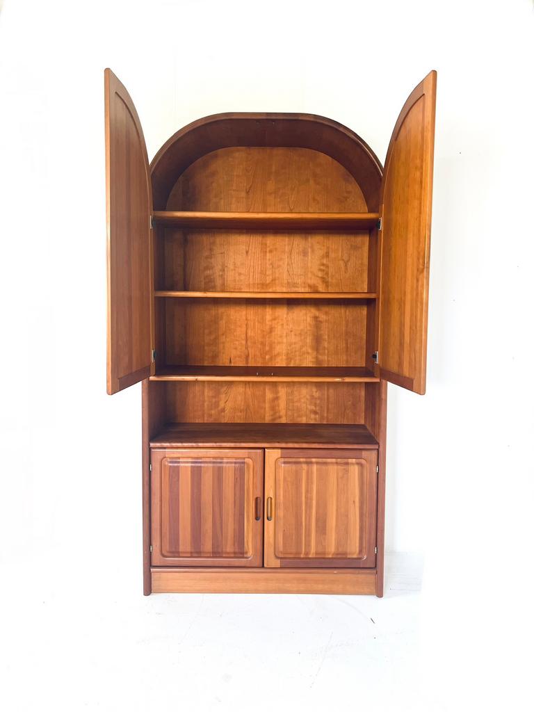 Vintage teakhouten boogkast, Dyrlund ‘70, Teakhout, Ophalen of Verzenden, Zo goed als nieuw, Minder dan 150 cm