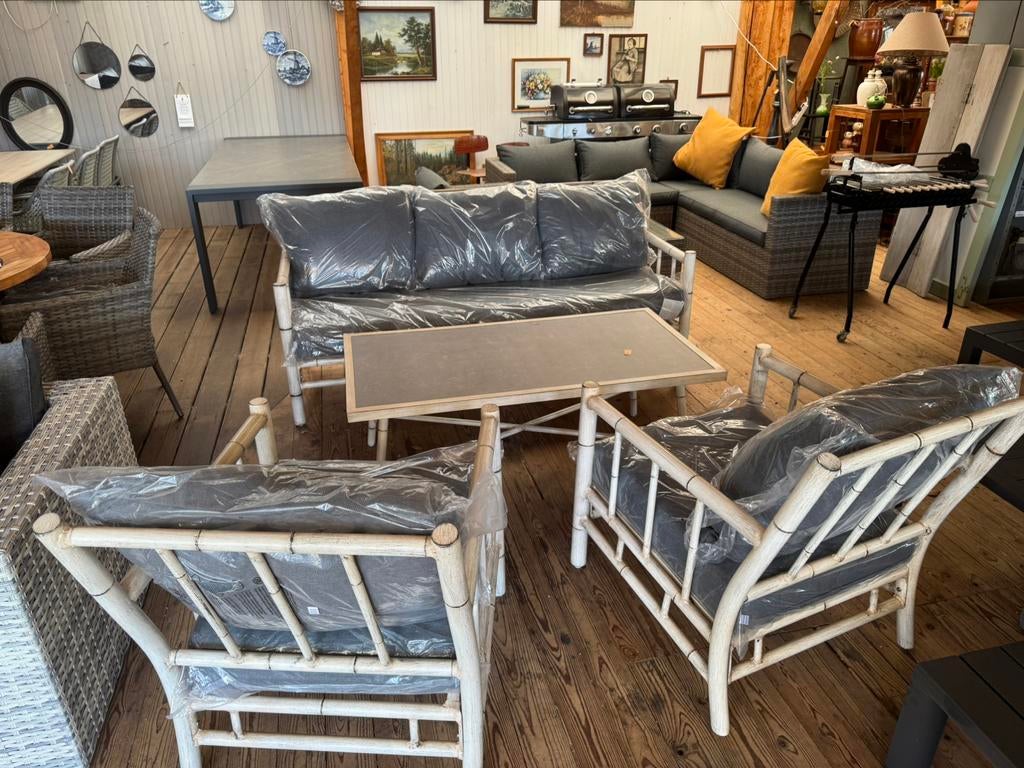 Mooie loungeset grote bank met 2 stoelen en tafel, Ophalen of Verzenden, Bank