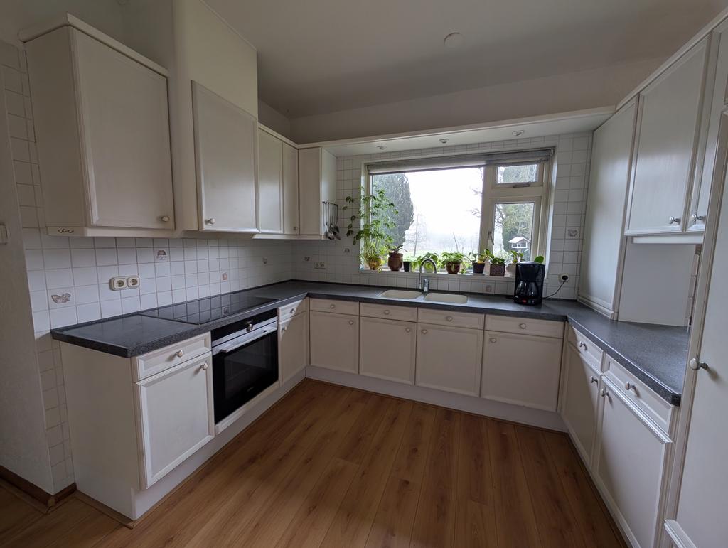 Degelijke U-vorm keuken met apparaten, Huis en Inrichting, Keuken | Complete keukens, Ophalen