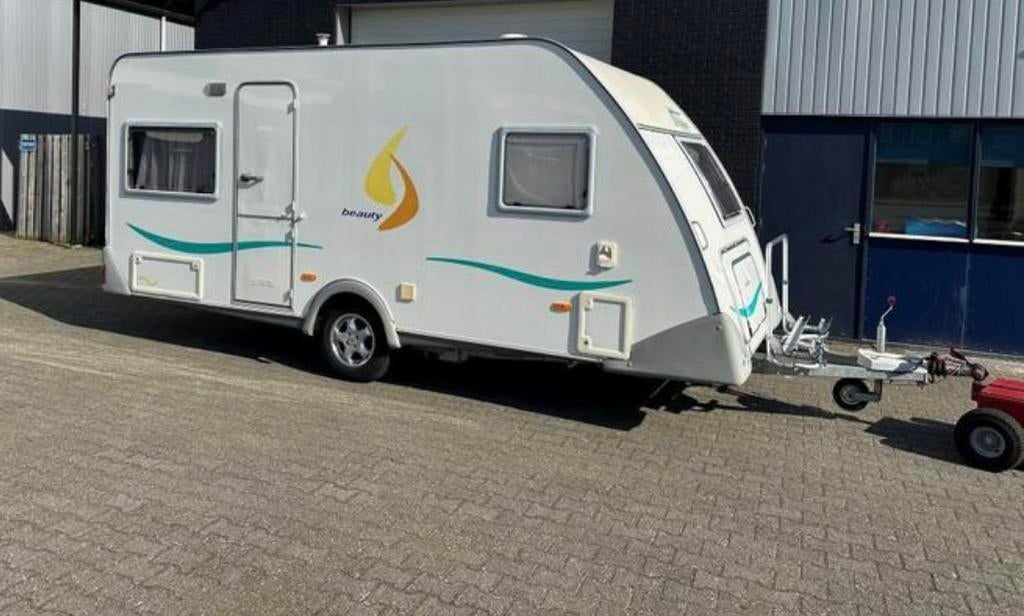 Te huur mooie  caravan  met mover