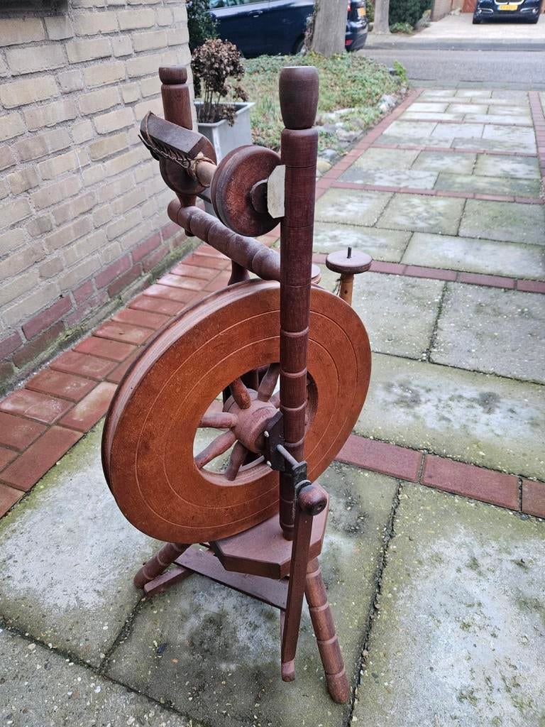 Spinnewiel van dhr. Lobs uit Oostvoorne, Hobby en Vrije tijd, Ophalen, Gebruikt, Spinnewiel