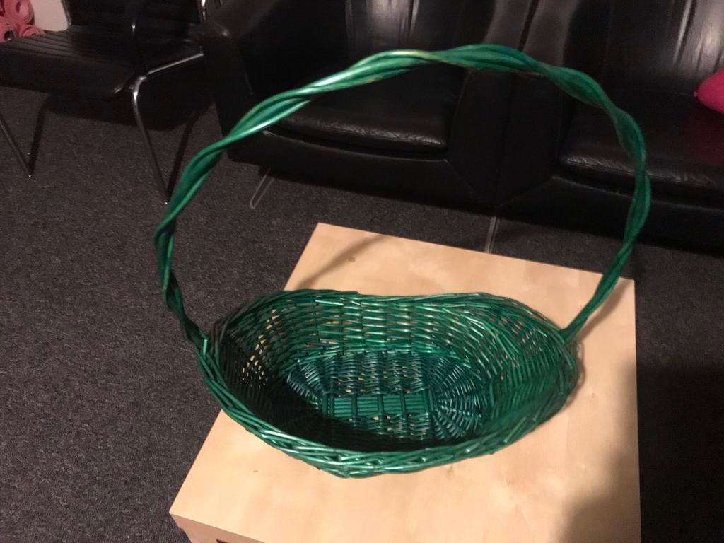 Groene rieten mand, Ophalen, Mand, Zo goed als nieuw, Riet