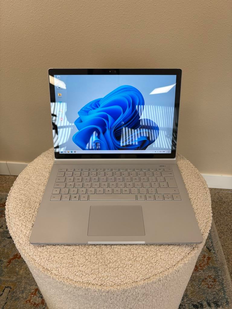 Microsoft Surface Book met Windows 11 Pro, Gebruikt, 2 tot 3 Ghz, Qwerty, 8 GB