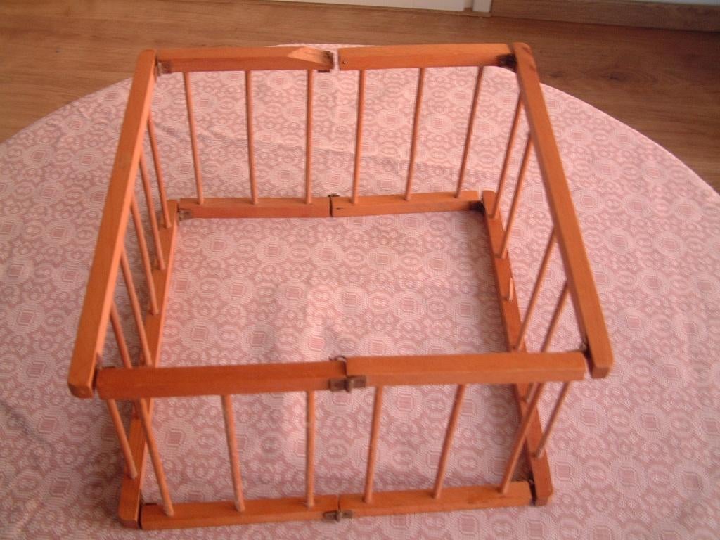oud jaren 50 houten inklapbaar poppen loophek of box, Kinderen en Baby's, Speelgoed | Poppen, Ophalen of Verzenden, Gebruikt, Overige typen