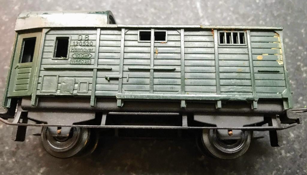 Groene bagagewagen van trix met kunststof trix goederenwagen, Gebruikt, Gelijkstroom, Trix, Wagon