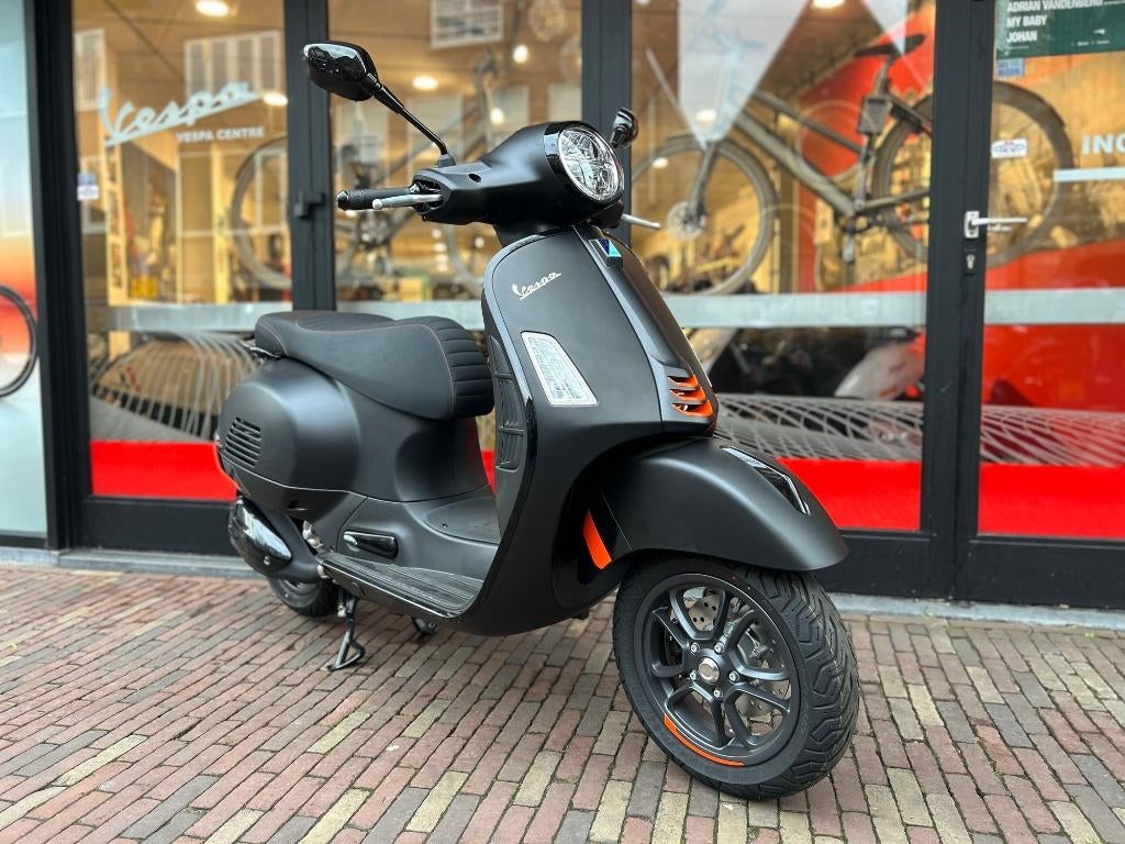 Vespa GTS SuperSport 310 NIEUW € 750,- VOORRAAD VOORDEEL, Scooter, 310 cc, Particulier, Minimaal motorrijbewijs A2