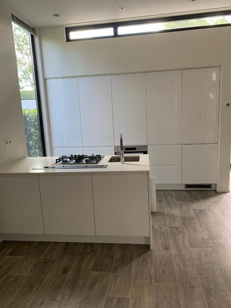 Moderne strakke design hoogglans eilandkeuken GEDEMONTEERD, Huis en Inrichting, Wit, Overige typen, Ophalen of Verzenden, Zo goed als nieuw