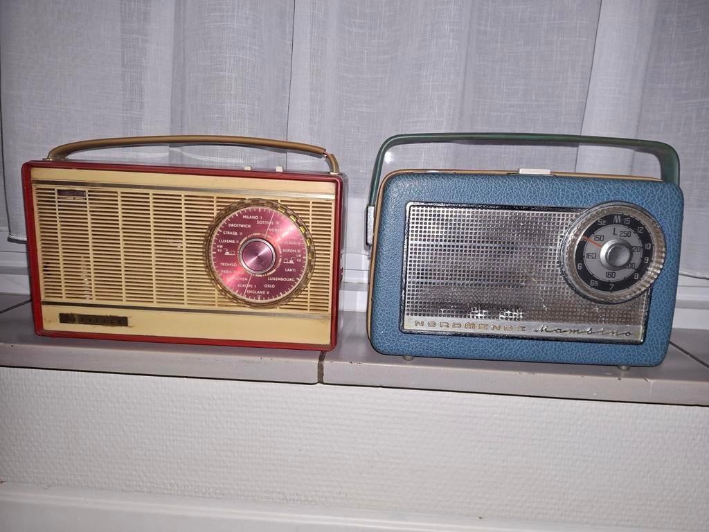 Oude draagbare radio's Aristona & Nordmende, Ophalen of Verzenden, Niet werkend, Radio