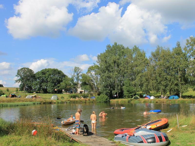Natuurcamping Ardennen zwemwater & yurt/safaritent  verhuur, Wasmachine, Aan meer of rivier, Landelijk