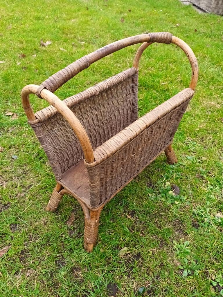 Vintage  Rotan Lectuurmand / tijdschriftenmand, Huis en Inrichting, Woonaccessoires | Krantenbakken en Lectuurbakken, Ophalen of Verzenden