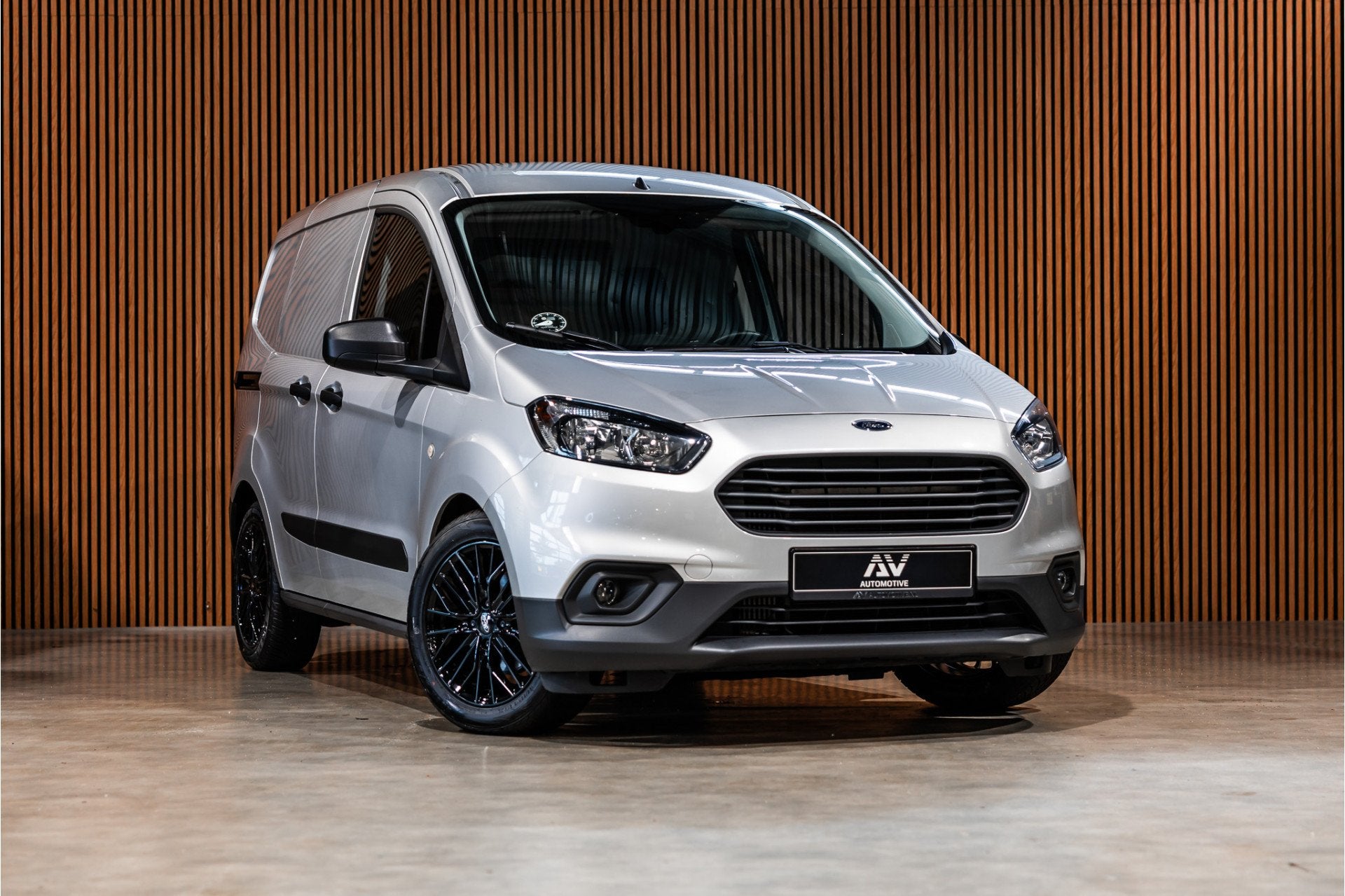 Ford Transit Courier 1.0 100 PK | Benzine | Navigatie | CarP, Auto's, Voorwielaandrijving, Dealer onderhouden, Gebruikt, Bedrijf
