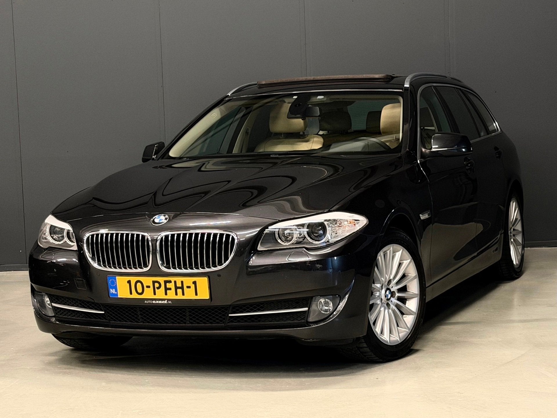 BMW 5-serie Touring 523i Executive AUTOMAAT PANODAK|HEAD-UP|, Auto's, BMW, Euro 5, Achterwielaandrijving, Gebruikt, Beige