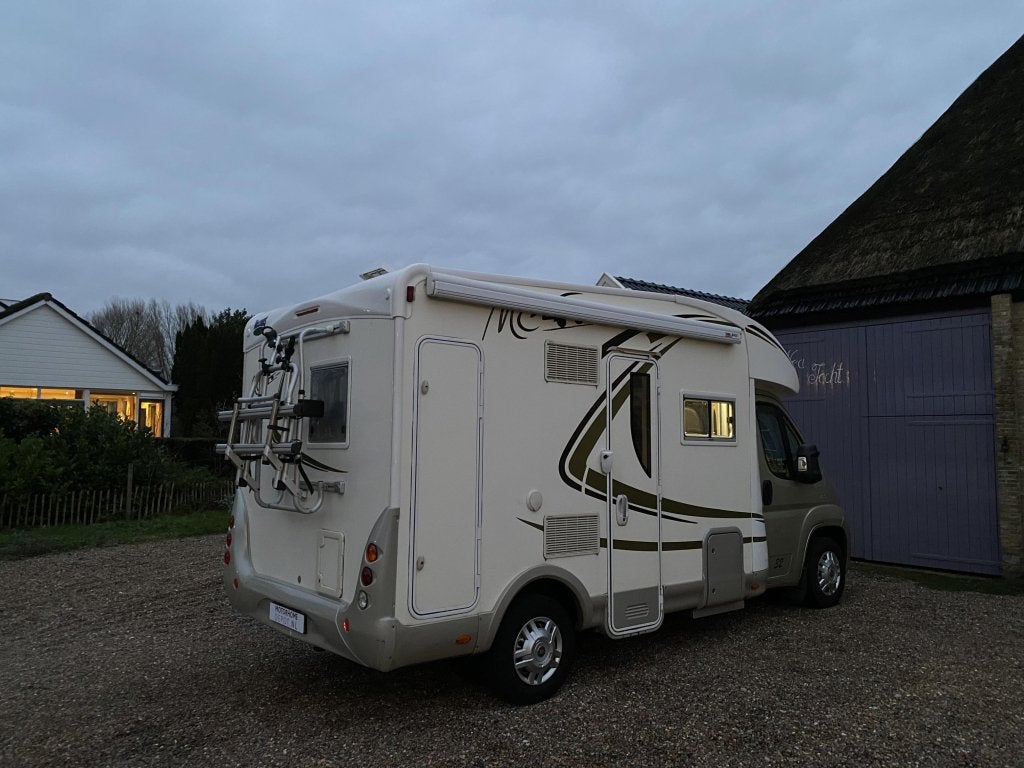 Mc Louis MC4-32 Half Integraal Luxe Uitvoering Vakantieklaar, Tot en met 2, Bedrijf, Luifel, Half-integraal