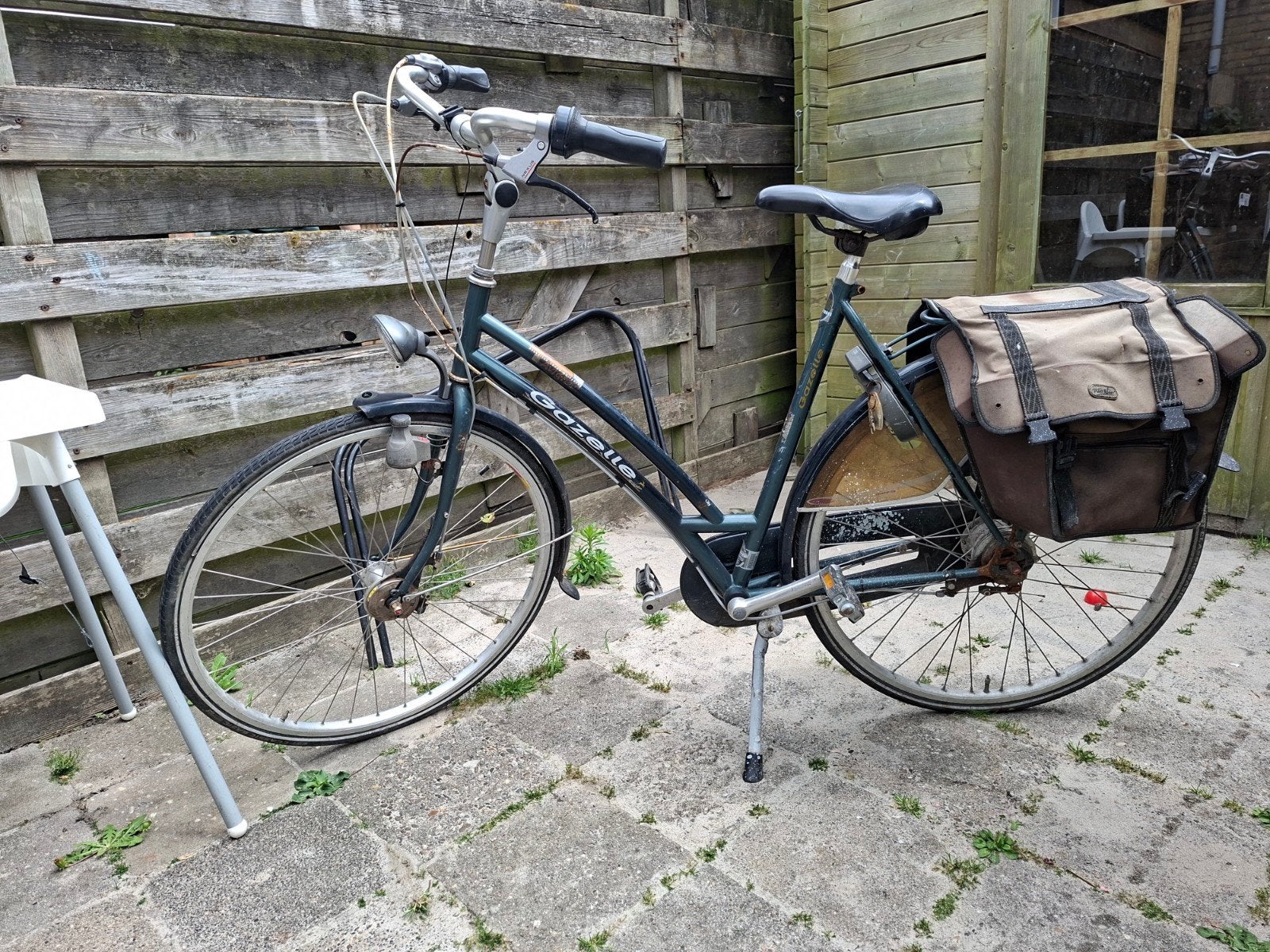 Gazelle damesfiets - Oud beestje met dunne bandjes, Fietsen en Brommers, Fietsen | Dames | Damesfietsen, Ophalen, Velgrem, Gazelle