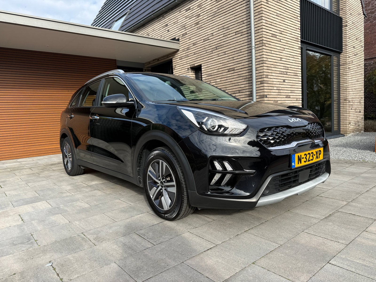 Kia Niro 1.6 GDi Hybrid Dynamicline 141pk Dct6 2022 Zwart, Auto's, Zwart, Leder en Stof, Zwart, Origineel Nederlands