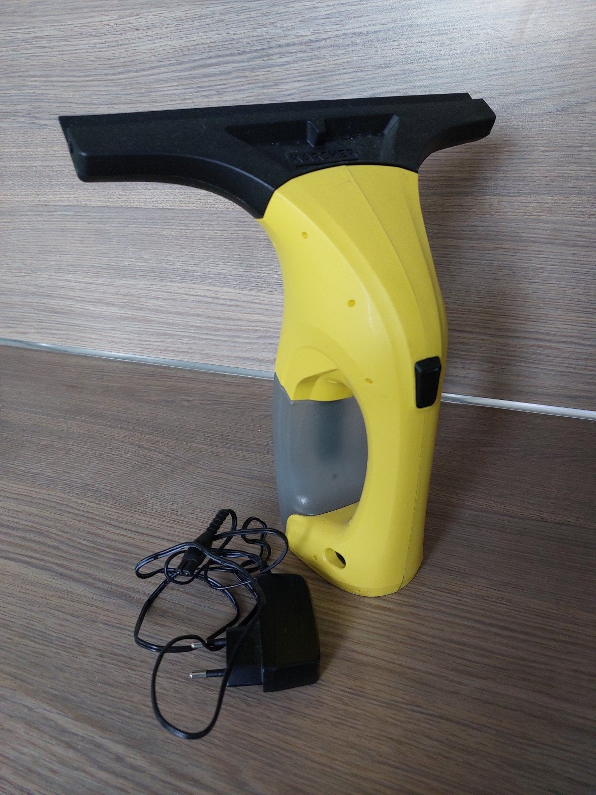 Kärcher WV 2 Plus N Raamwisser met Oplader, Ophalen of Verzenden, Zo goed als nieuw