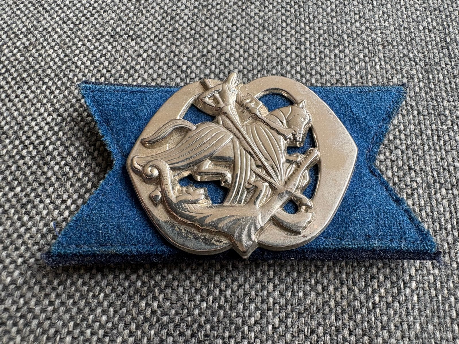 Baret embleem huzaren van boreel verkenners, Verzamelen, Militaria | Algemeen, Verzenden, Landmacht, Nederland, Embleem of Badge