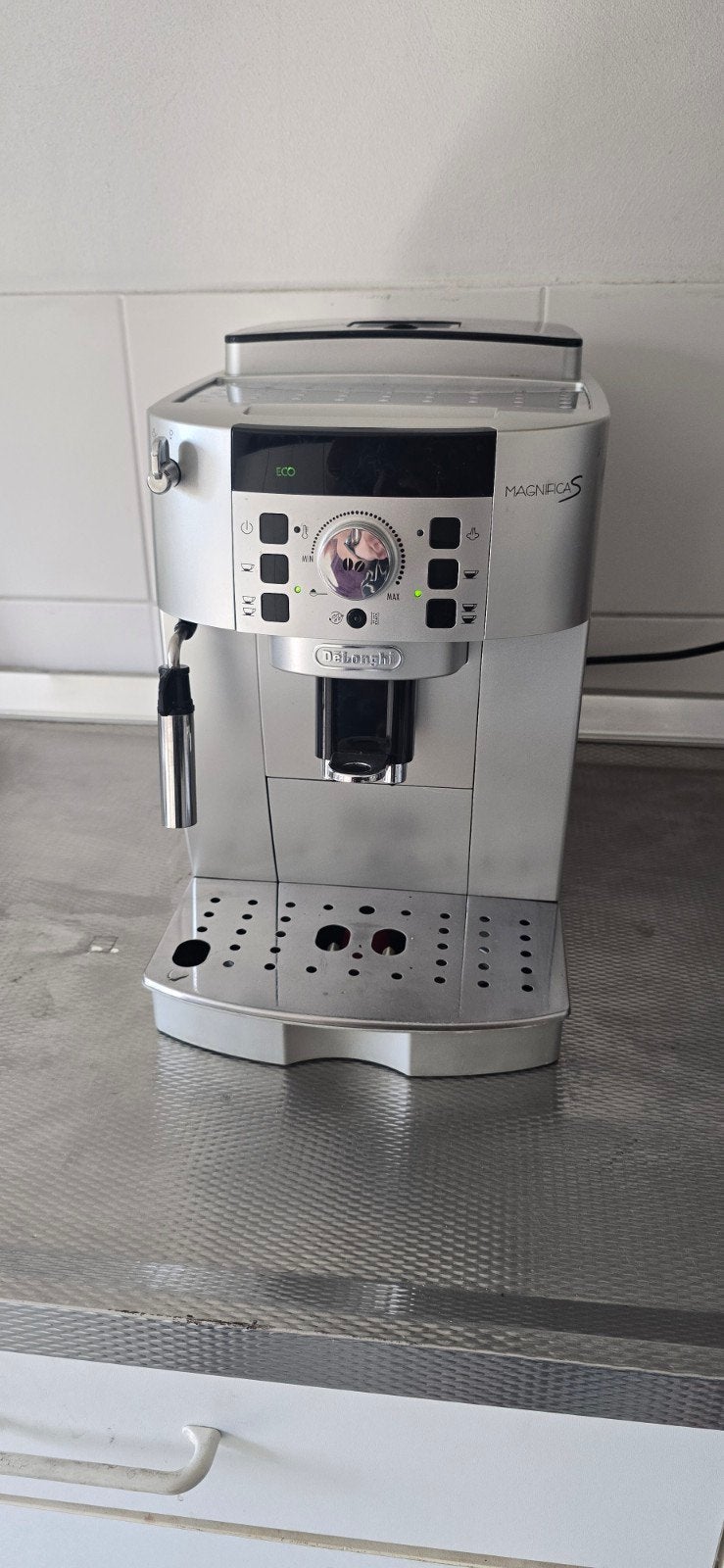 DeLonghi Magnifica S volautomatische espressomachine, Gebruikt, Espresso apparaat, Ophalen of Verzenden, Afneembaar waterreservoir