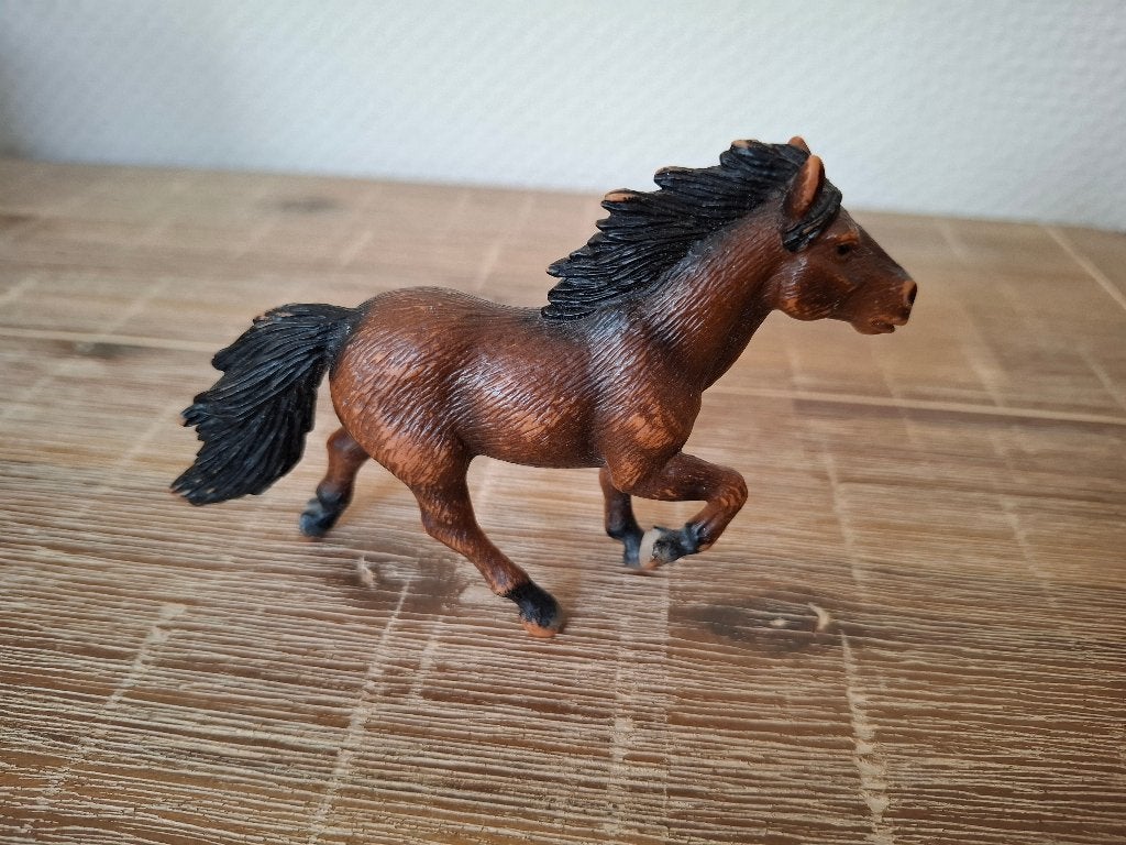 Schleich 13274 ijslander pony paard bruin en oud, Ophalen of Verzenden, Zo goed als nieuw