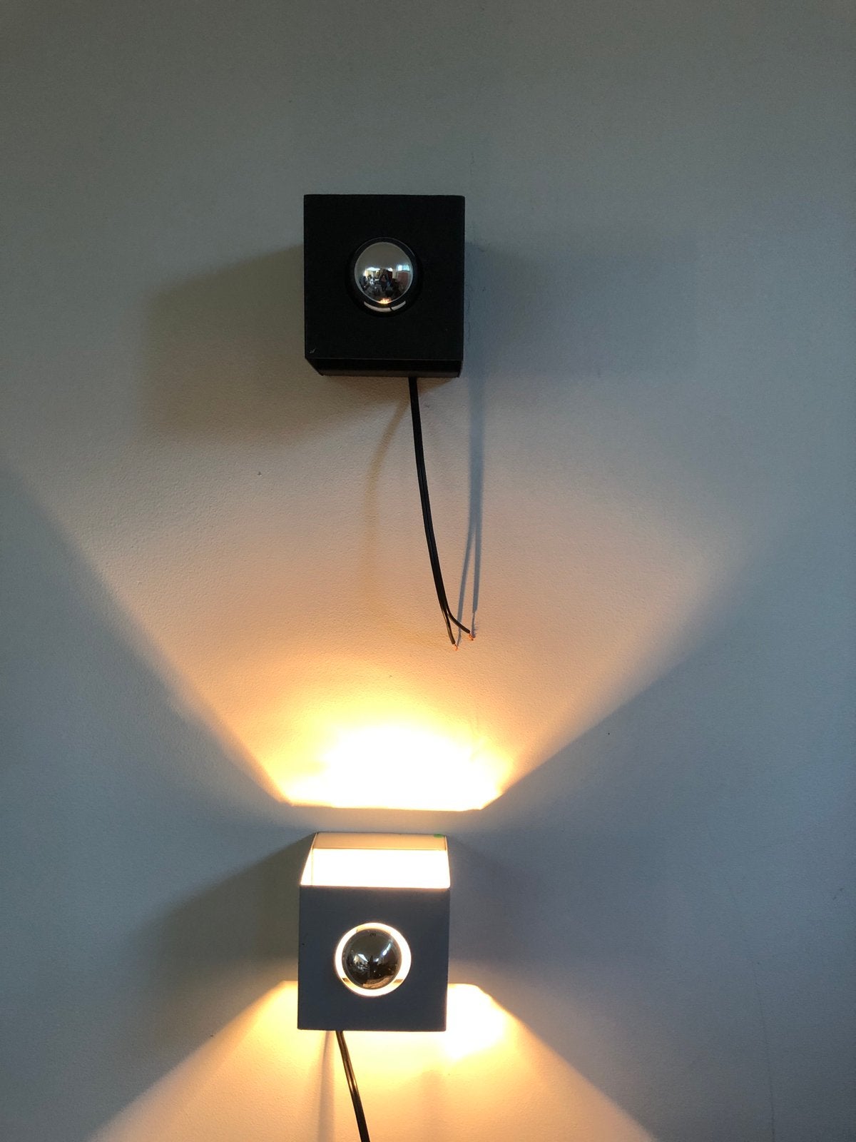 Een philips nws-65 kubus wandlampje, Gebruikt, Philips, Zwart, E14 (klein)