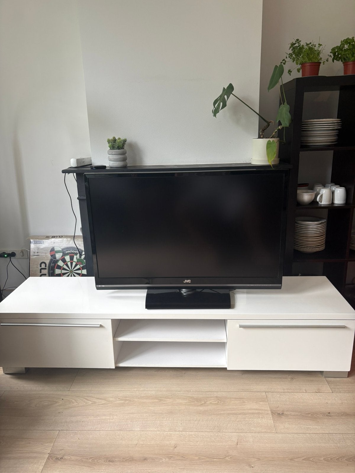 TV + tv meubel (JVC 42 inch Full HD LCD TV – LT-42S90BU), Panasonic, 50 Hz, Ophalen of Verzenden, Zo goed als nieuw