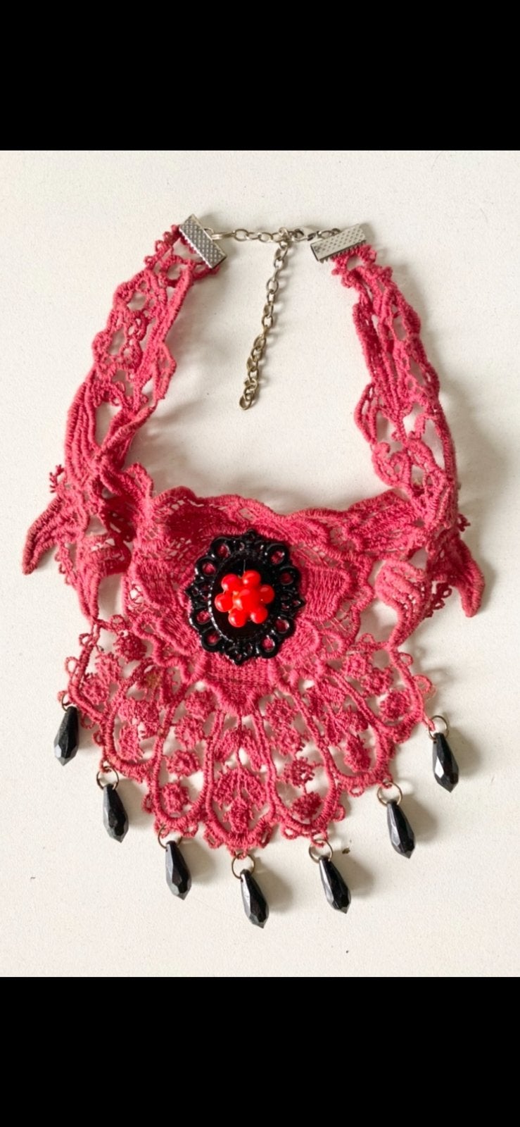 mooie vintage  ‘GOTISCHE’ KANTEN CHOKER/HASKETTING, Ophalen of Verzenden, Zo goed als nieuw, Rood, Overige materialen