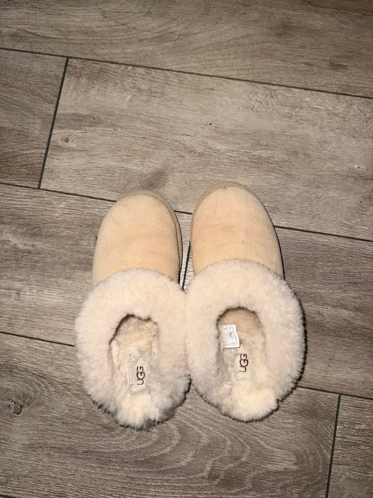 Uggs pantoffels, Kleding | Dames, Schoenen, Beige, Ophalen of Verzenden, Zo goed als nieuw, Pantoffels of Sloffen