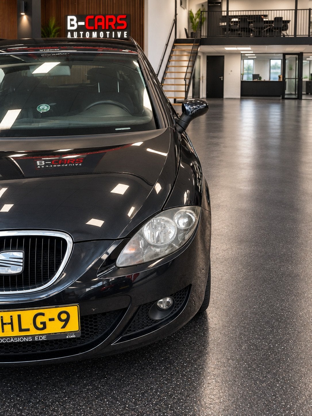 Seat Leon 1.6 25 Edition I Airco|Cruisec|Nap|Navi|Carplay, Gebruikt, 4 cilinders, Leon, Zwart